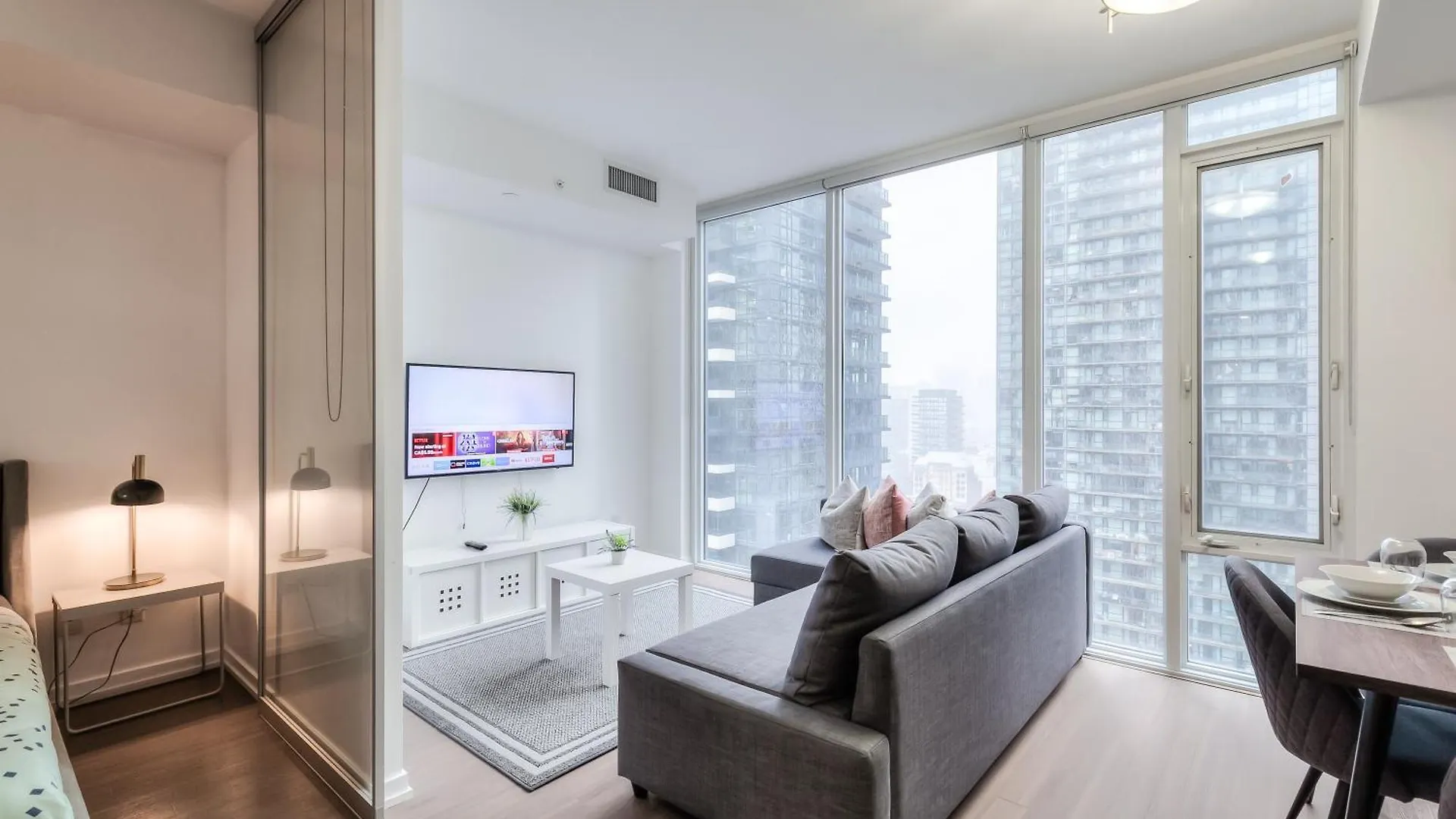 Atlas Suites Furnished Apartments- Iceboat Terrace Toronto Inn