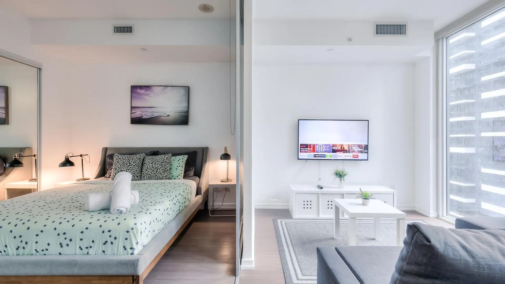 Atlas Suites Furnished Apartments- Iceboat Terrace Toronto Inn