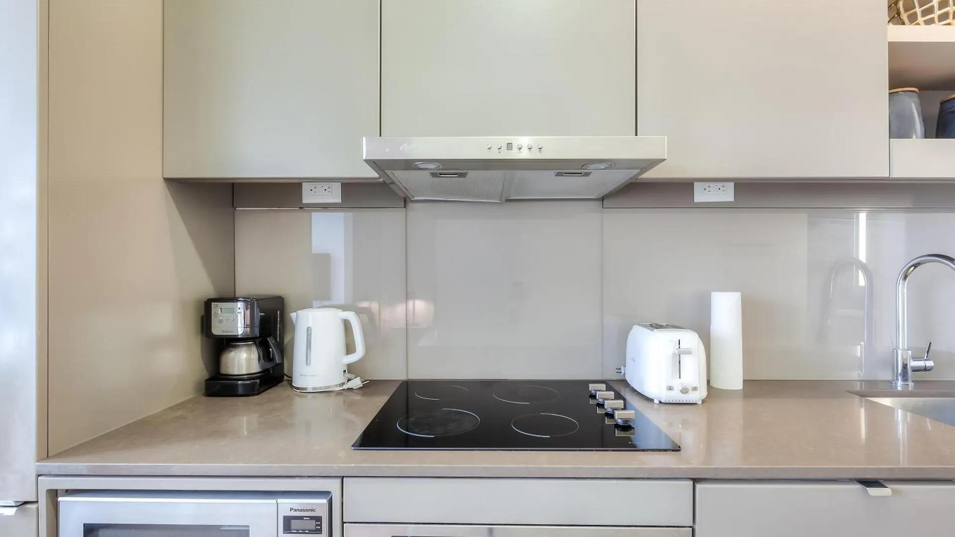 Atlas Suites Furnished Apartments- Iceboat Terrace Toronto 3*,  Canada