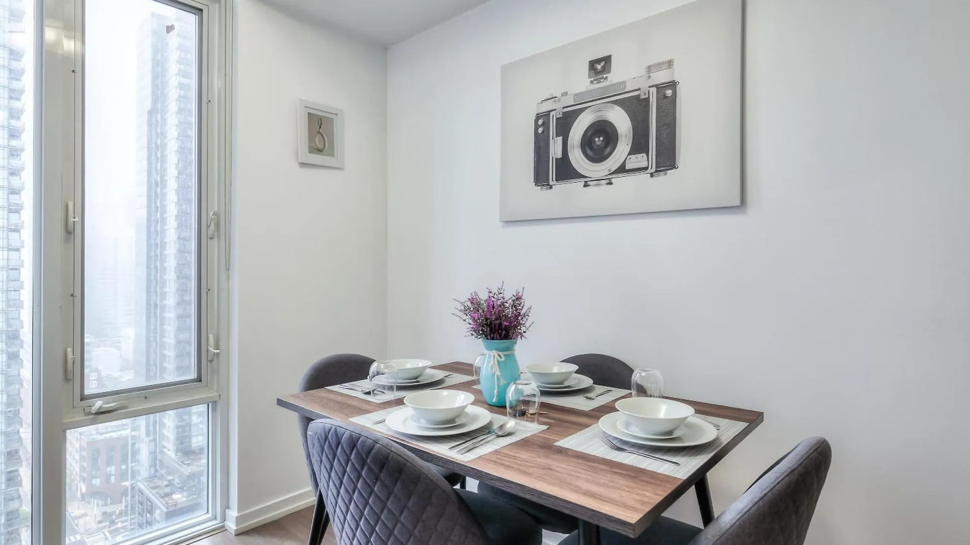 Atlas Suites Furnished Apartments- Iceboat Terrace Toronto Inn