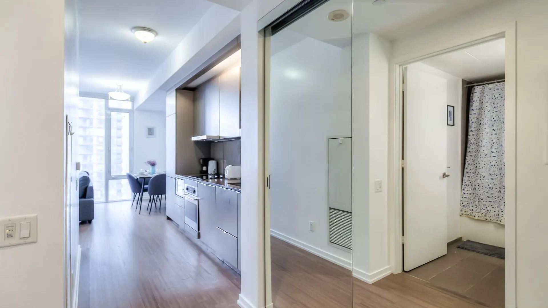 Atlas Suites Furnished Apartments- Iceboat Terrace Toronto 3*,  Canada