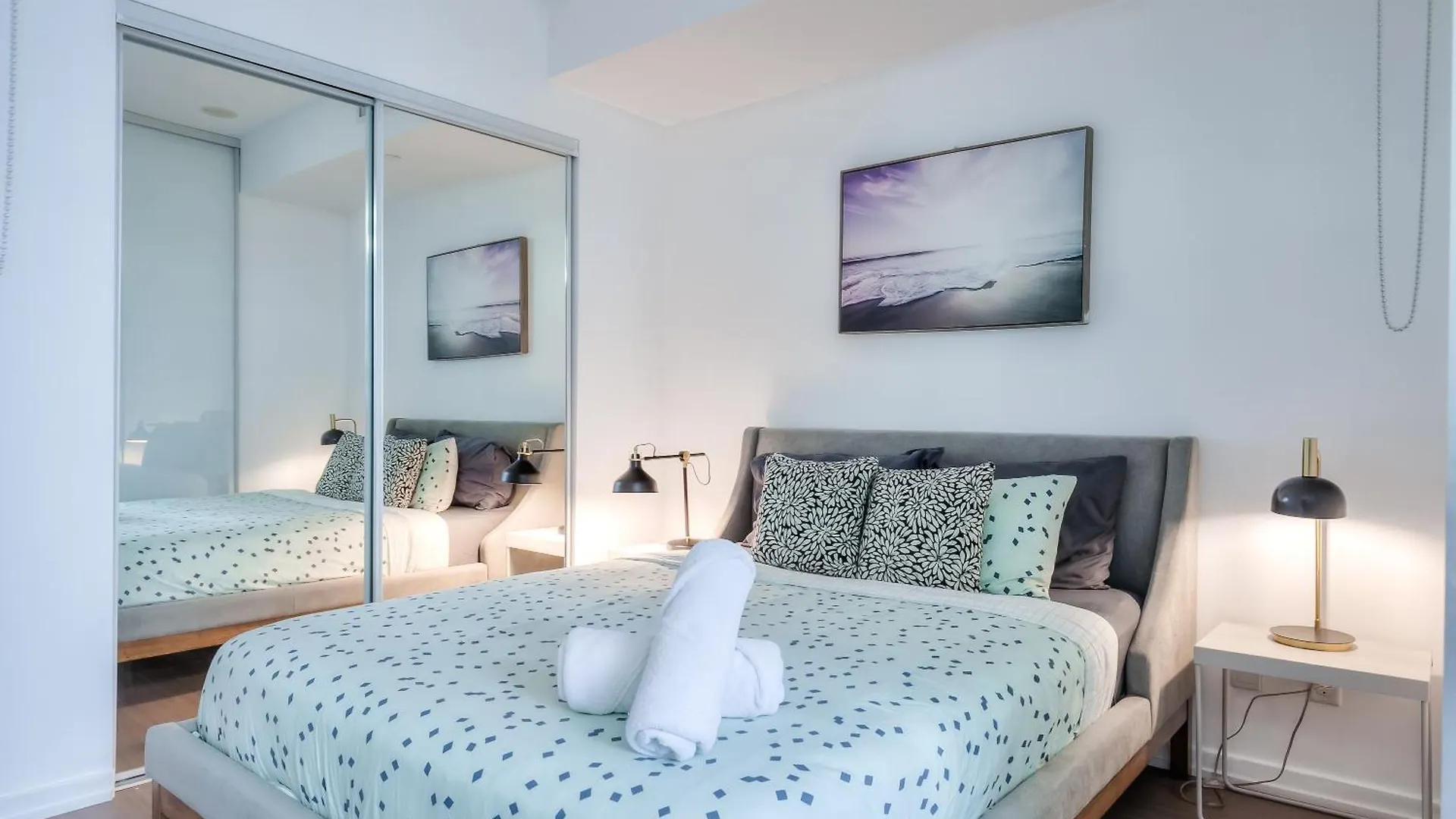 Atlas Suites Furnished Apartments- Iceboat Terrace Toronto Canada