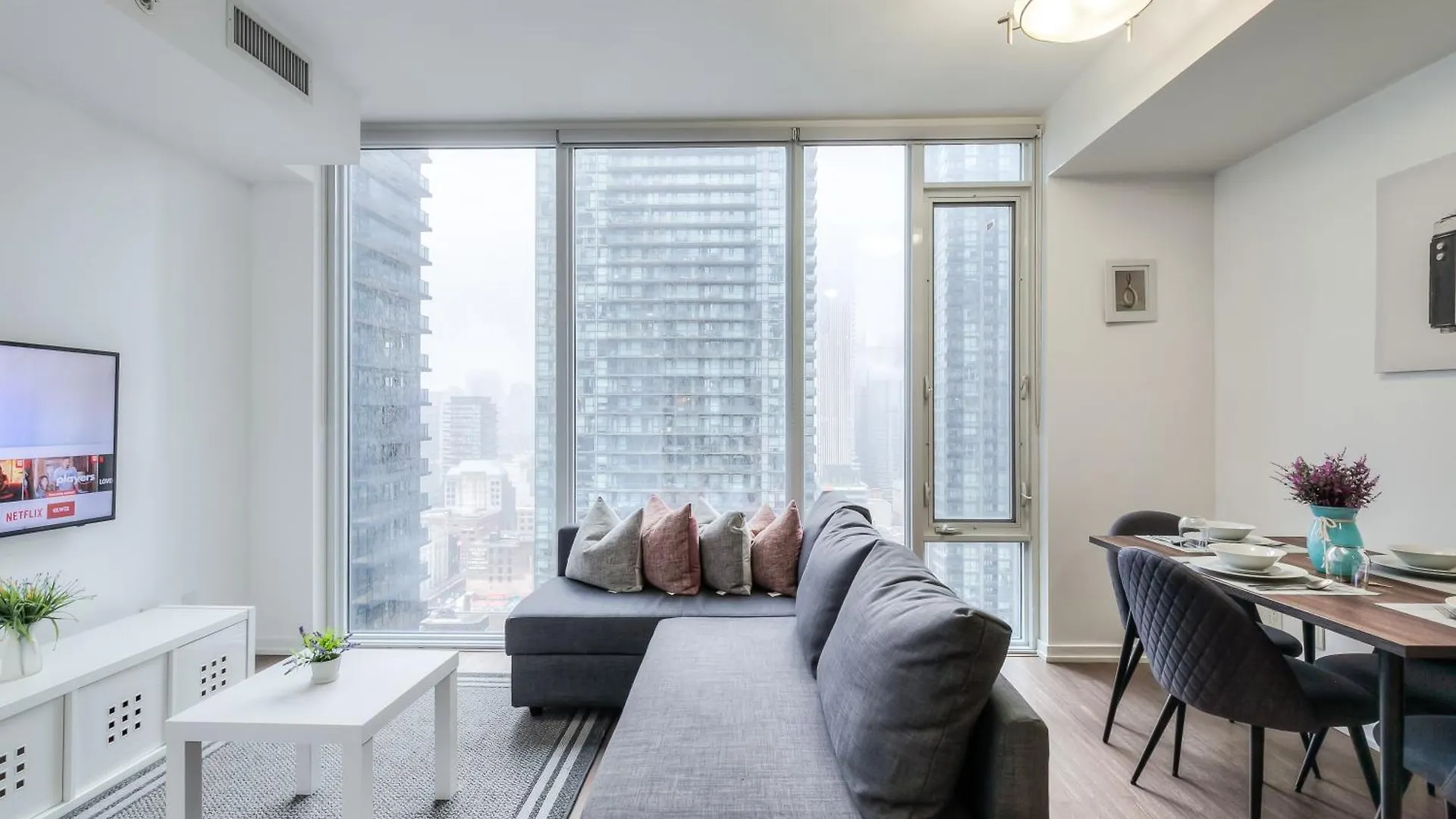 *** Inn Atlas Suites Furnished Apartments- Iceboat Terrace Toronto Canada