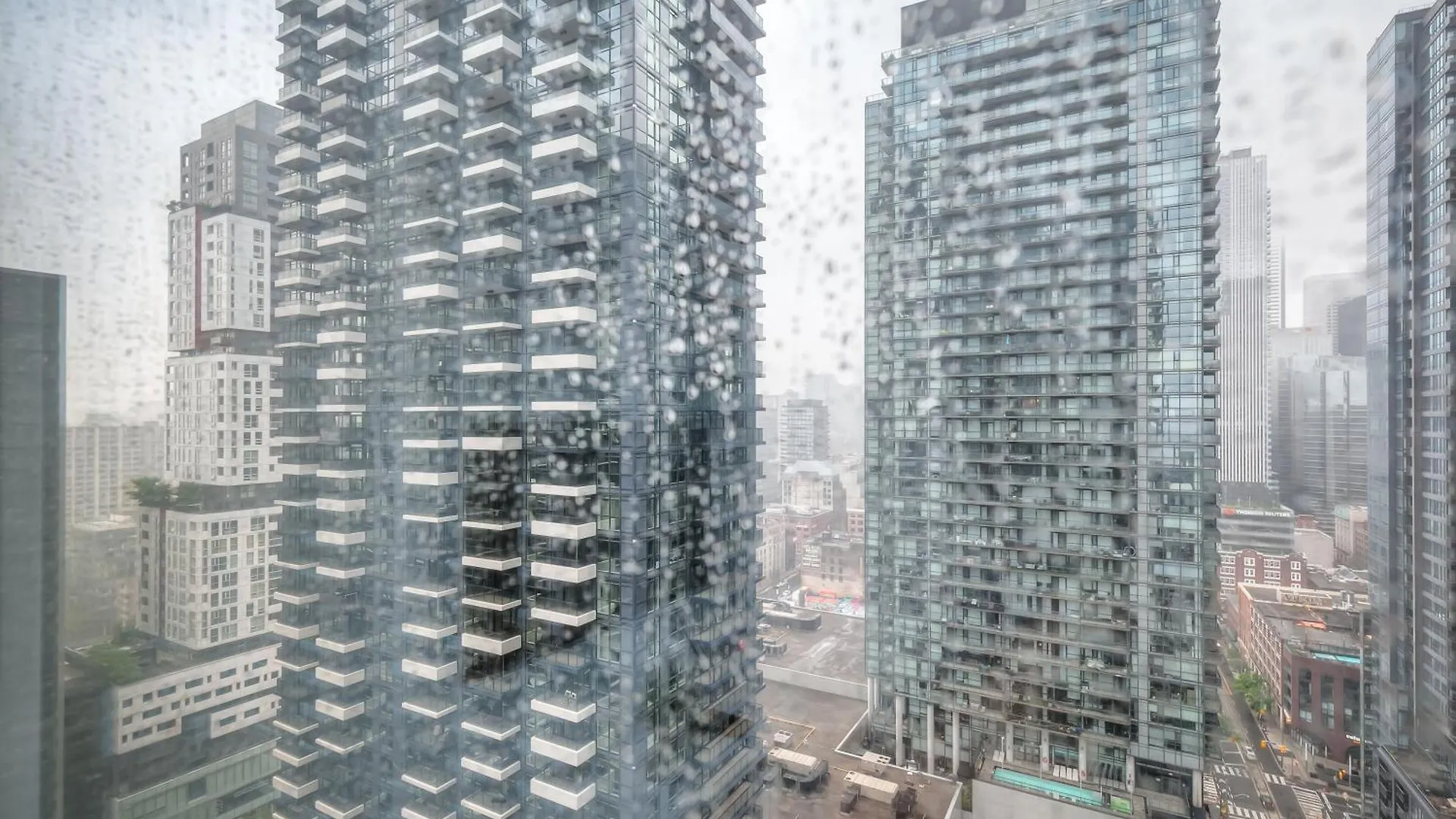 Atlas Suites Furnished Apartments- Iceboat Terrace Toronto Inn