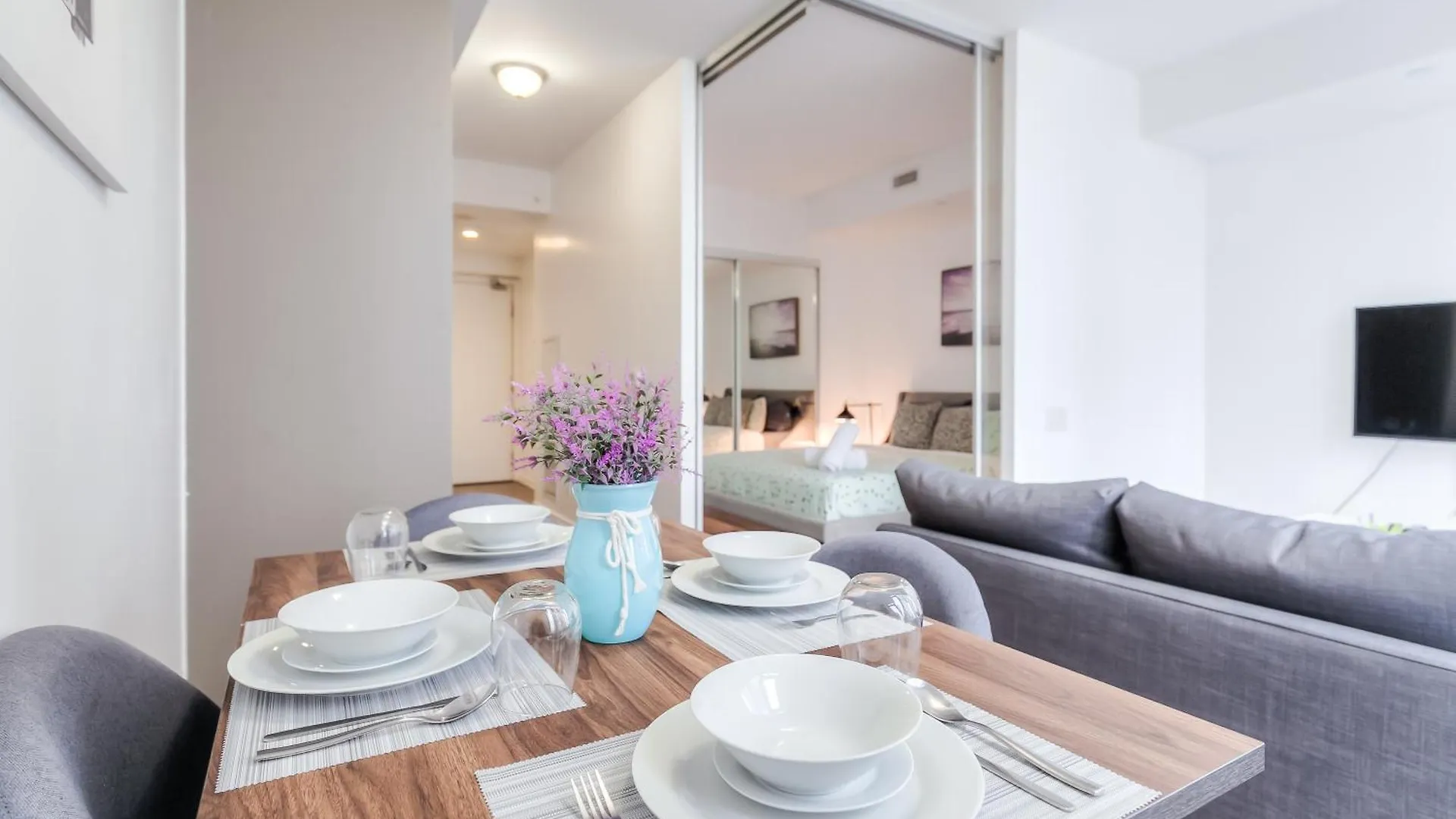 Inn Atlas Suites Furnished Apartments- Iceboat Terrace Toronto