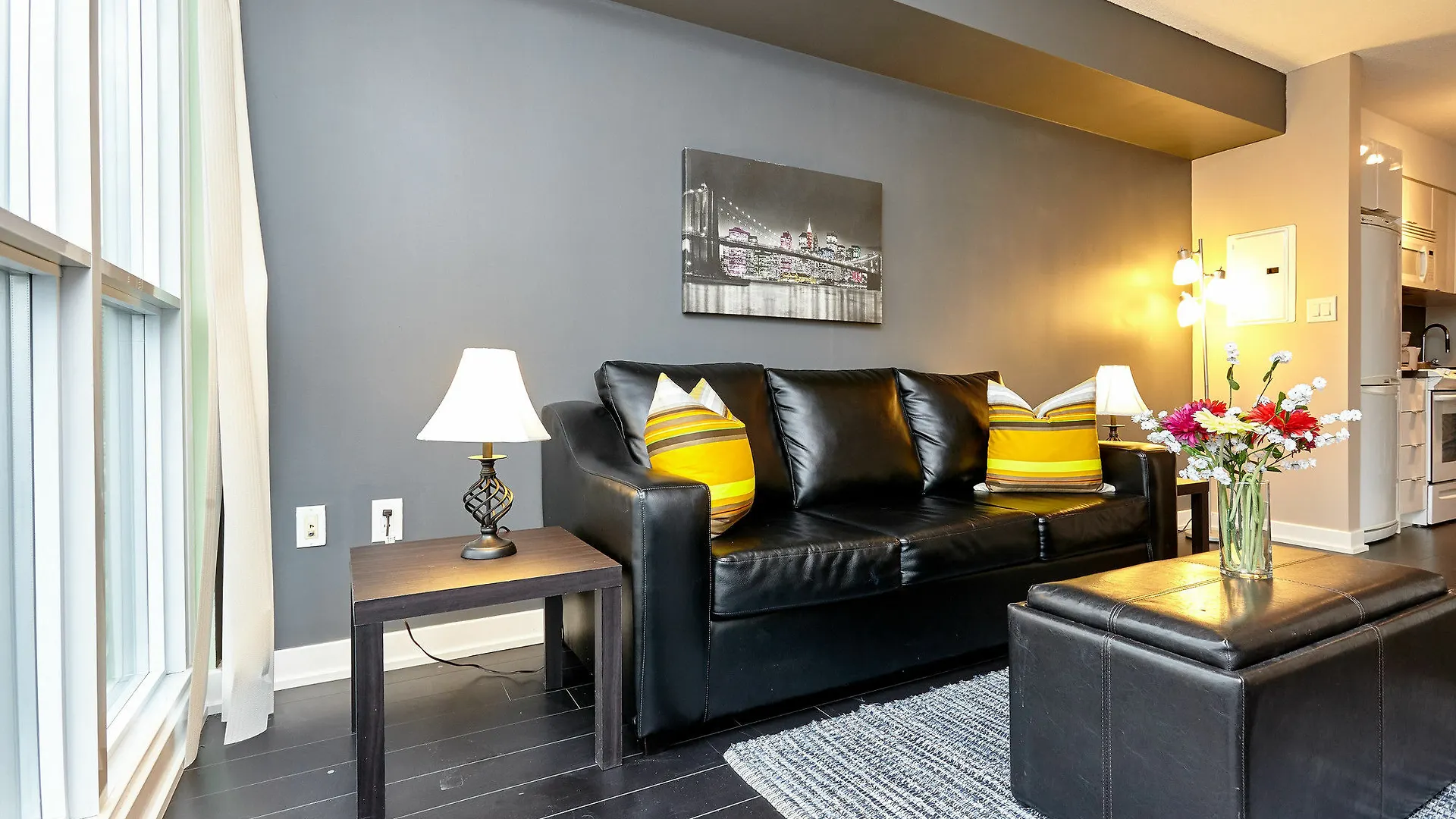 Inn Atlas Suites Furnished Apartments- Iceboat Terrace Toronto