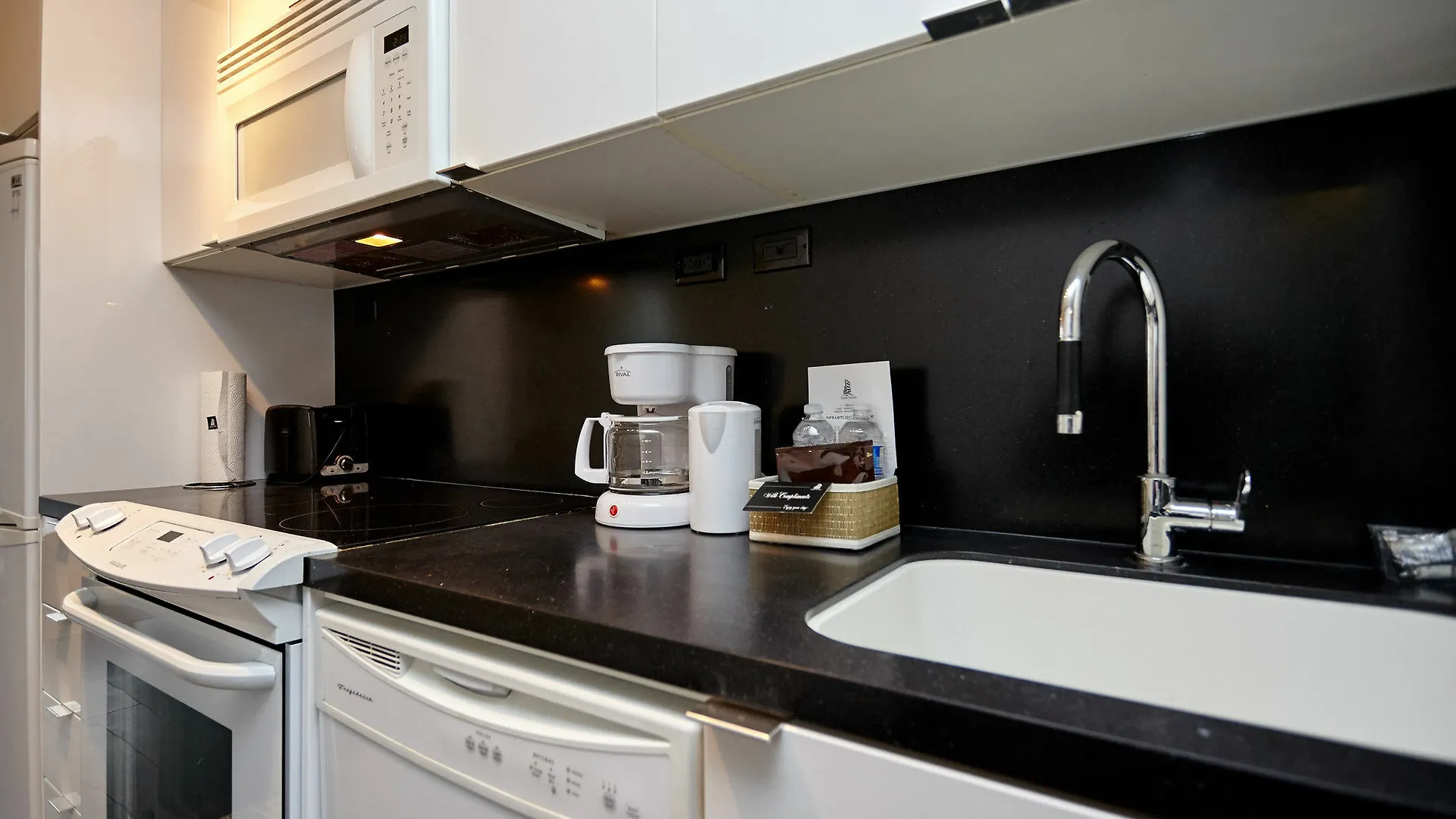 Atlas Suites Furnished Apartments- Iceboat Terrace Toronto 3*,