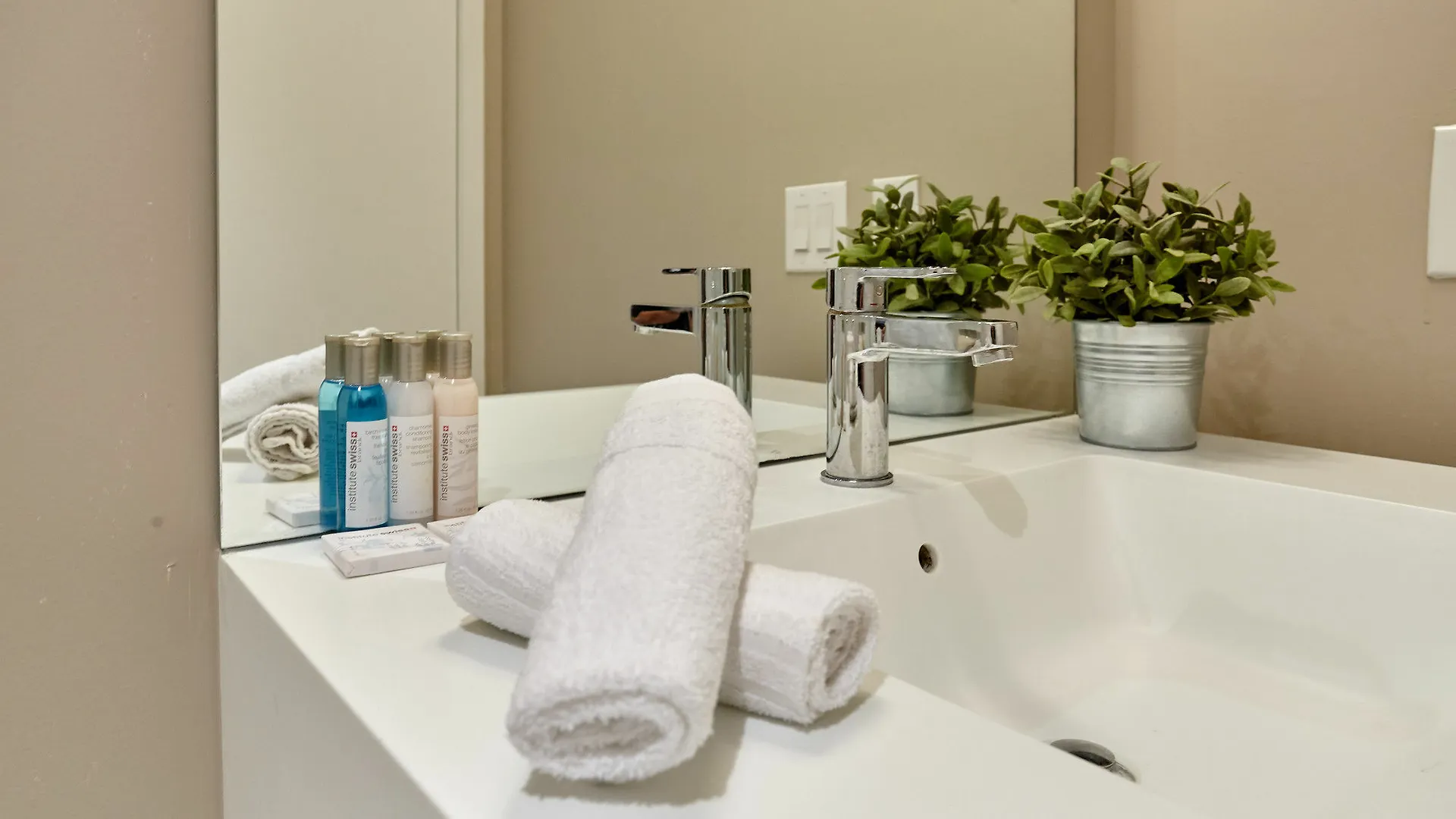 Atlas Suites Furnished Apartments- Iceboat Terrace Toronto 3*,