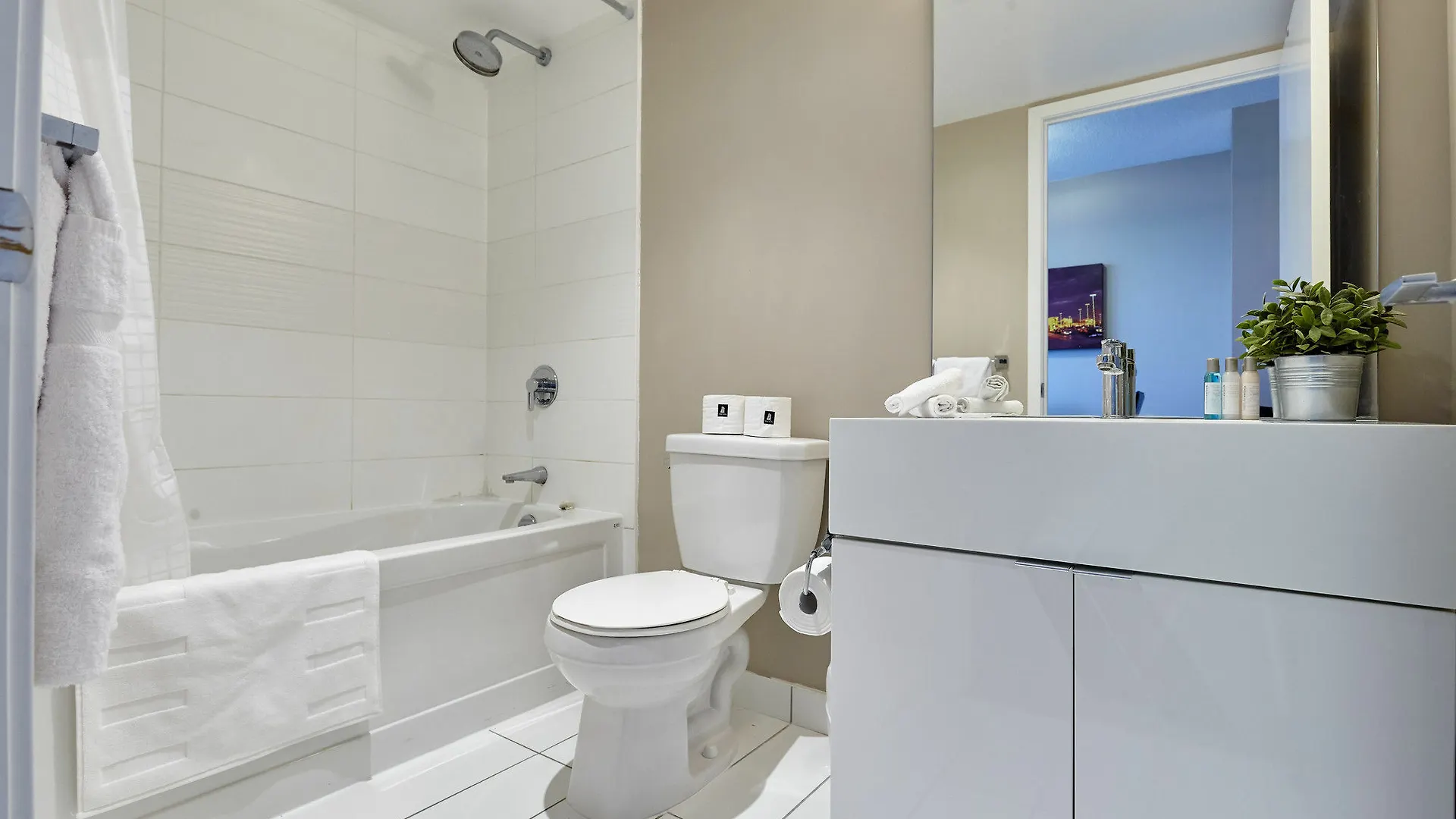 Atlas Suites Furnished Apartments- Iceboat Terrace Toronto Inn
