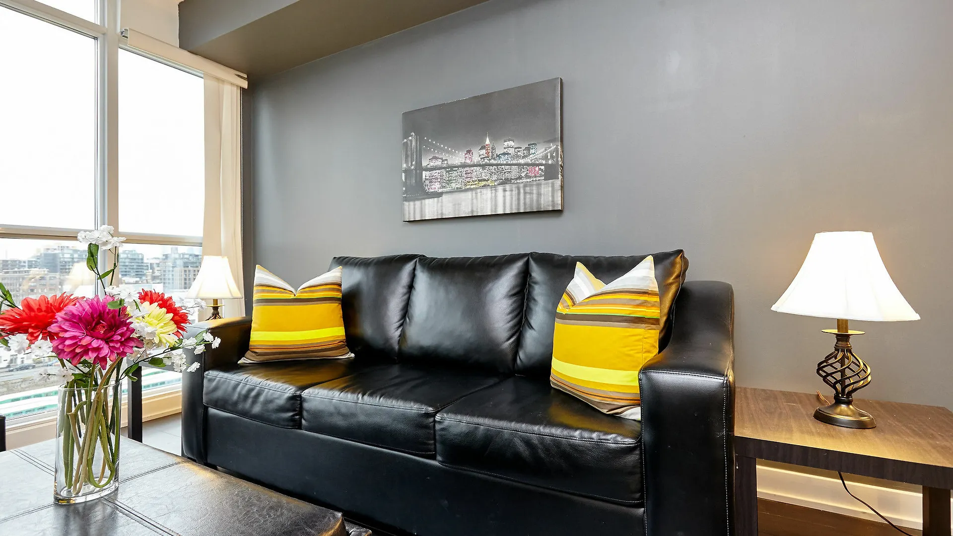 Atlas Suites Furnished Apartments- Iceboat Terrace Toronto Inn