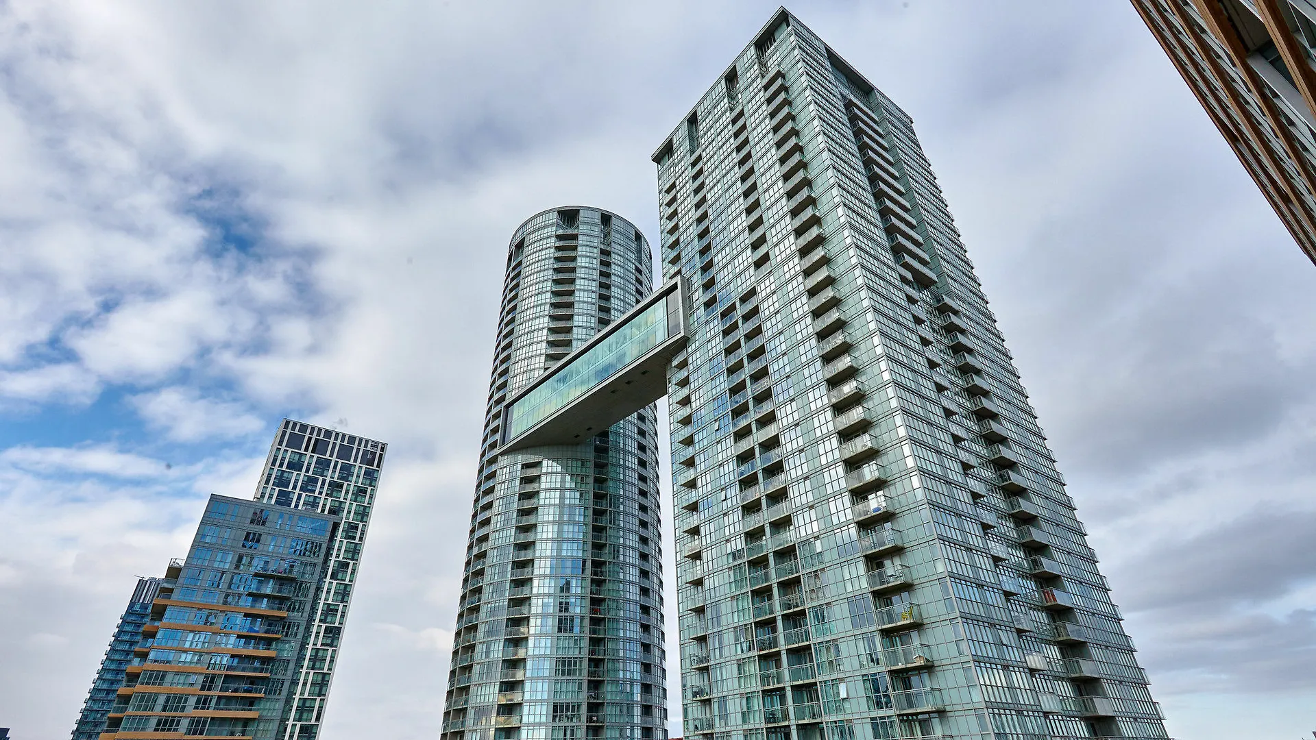 Atlas Suites Furnished Apartments- Iceboat Terrace Toronto