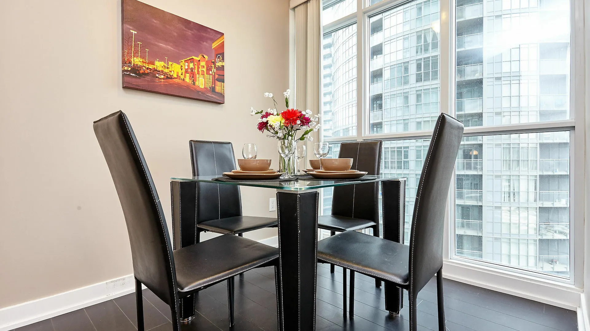 *** Inn Atlas Suites Furnished Apartments- Iceboat Terrace Toronto Canada