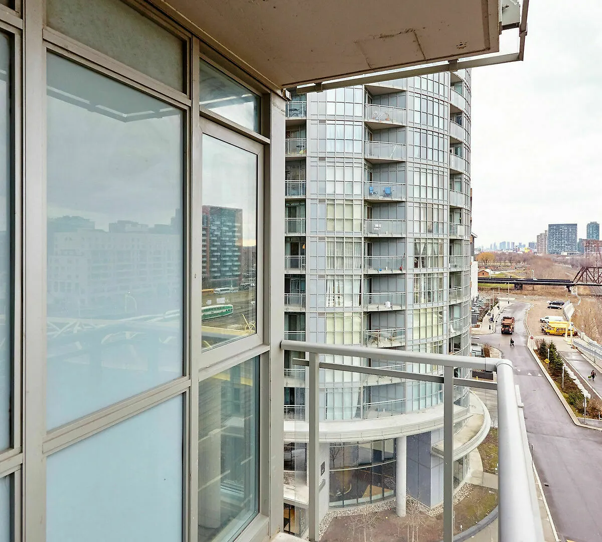 Atlas Suites Furnished Apartments- Iceboat Terrace Toronto Inn